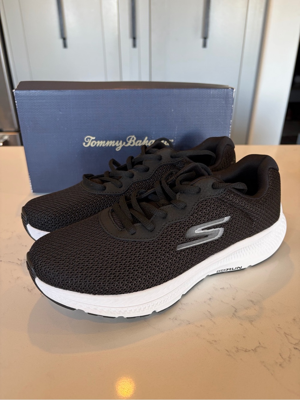 Skechers Women's GO RUN Consistent 2.0 Fast Pace in Black Size 10